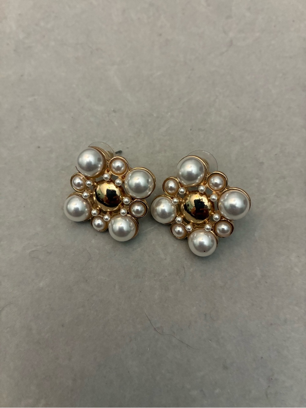 Gold and Pearl Cluster Stud Earrings - Classic fashion
